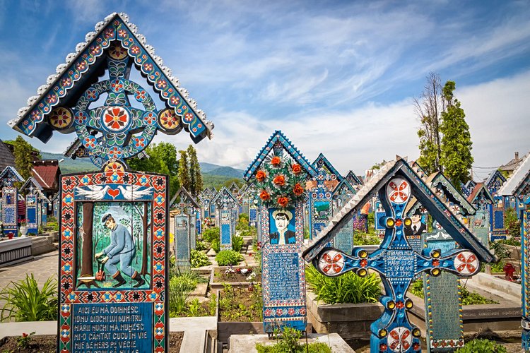Le « joyeux » cimetière de Sapanta