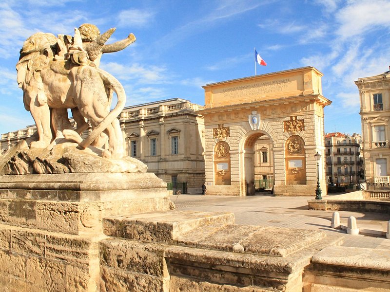 L’arc de triomphe et la place royale du Peyrou