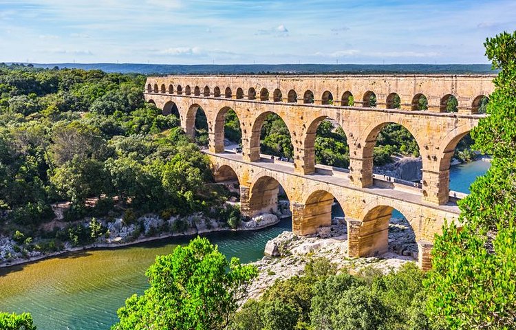 Pont du Gard au dessus de la rivière Gardon