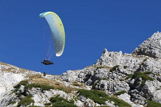 Survoler le massif de Triglav en parapente