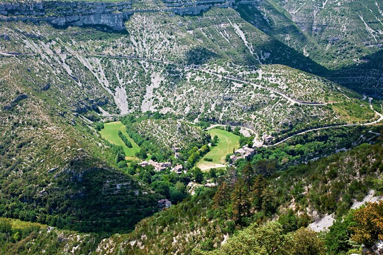 Le Cirque de Navacelles et les grands Causses