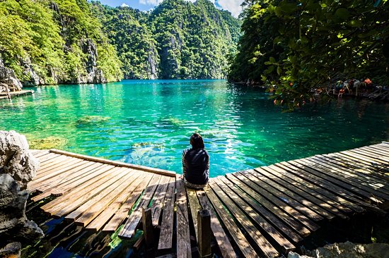 Admirer le lac Kayangan