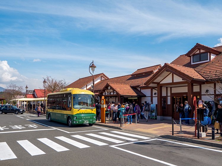 Le bus, pour faire comme les locaux