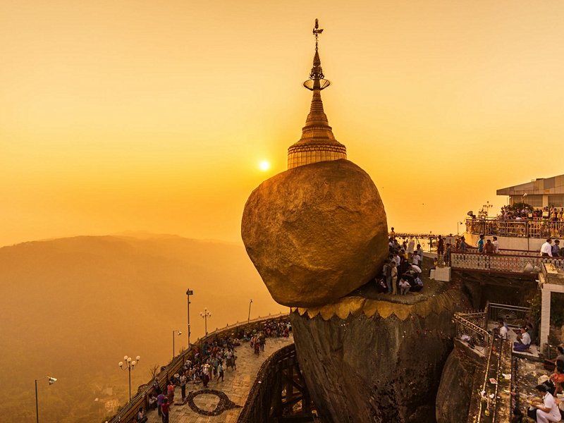 Le Mont Kyaiktiyo et le rocher d’or