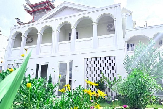 Le Macaron Garden Stay