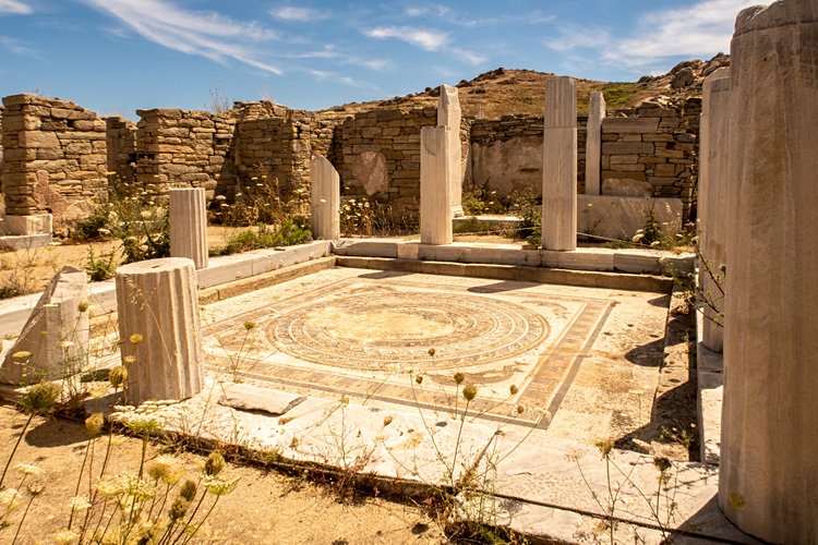 L’ancienne île sacrée de Délos dédiée à Apollon 3