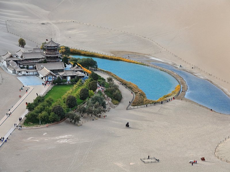 Lac du croissant de lune (Yueyaquan)