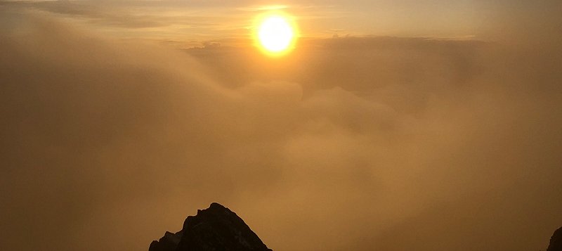 Lever du soleil au sommet du Volcan Barú
