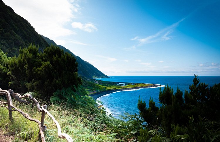 Jusqu’à la mer via Serra do Topo à Faja dos Cubres