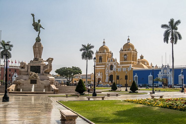 La Plaza de Armas de Trujillo 2