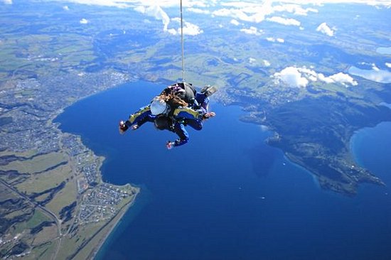 Faire du saut en parachute à Taupo ou Abel Tasman         
