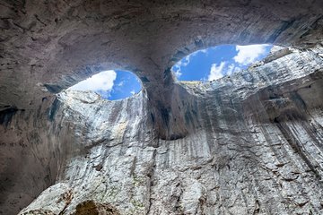 La grotte de Prohodna, Karloukovo