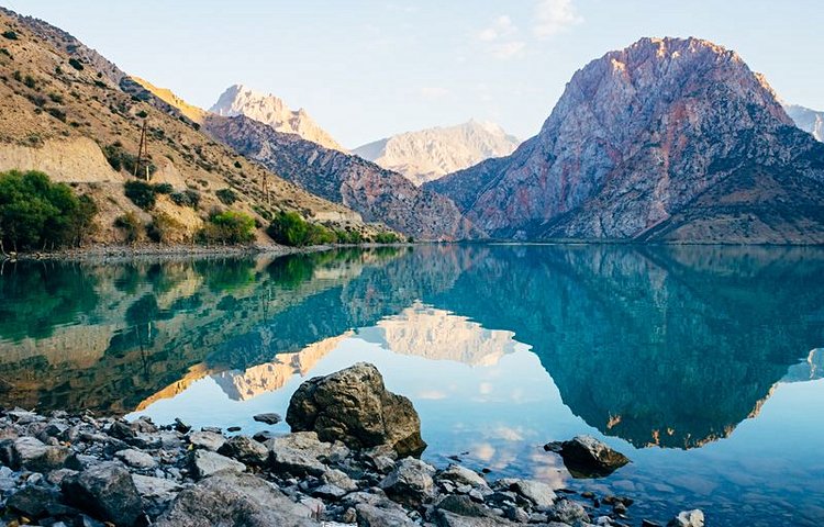 Le lac Iskanderkoul
