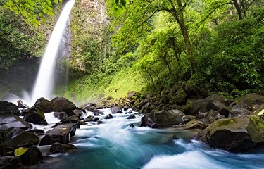 La superbe cascade Fortuna, haute de près de 70 m