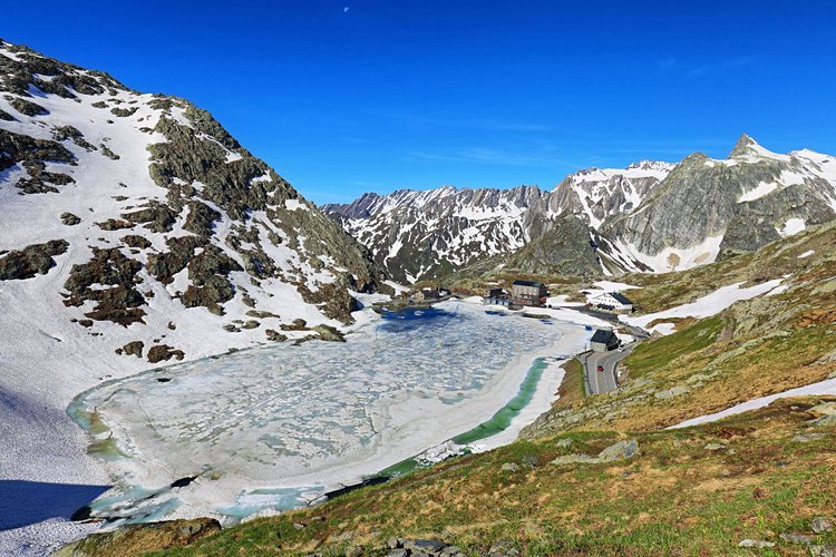 Les grands cols alpins