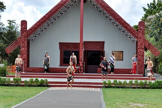 Découvrir la culture maorie à Rotorua       