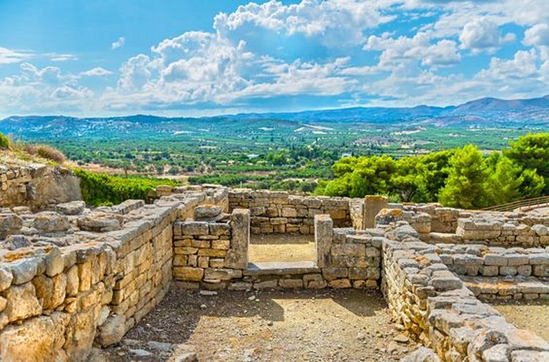 Découvrir la civilisation minoenne à travers les sites archéologiques