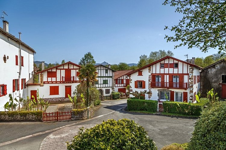 Les villages d'Ainhoa, Sare, La Bastide Clairence et Saint-Jean-Pied-de-Port