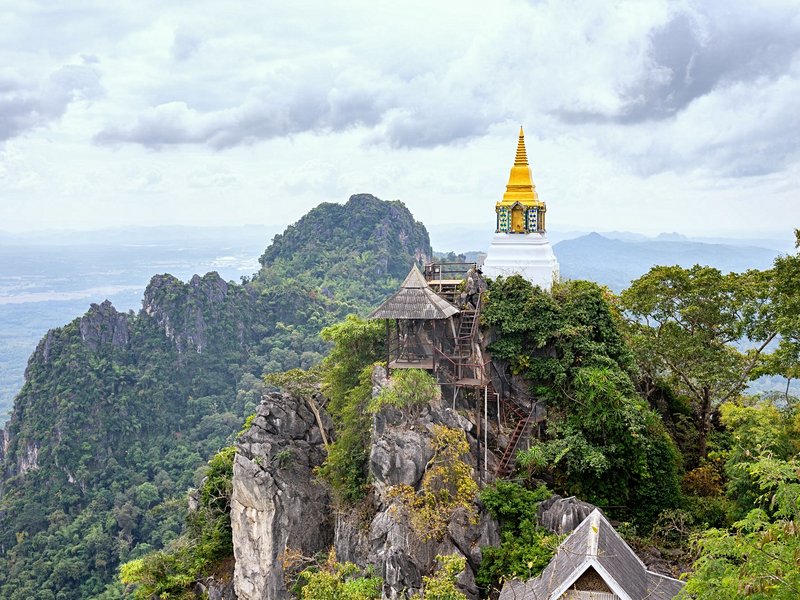 Wat Chaloem Phrakiat