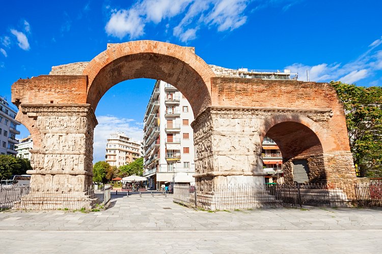 Les vestiges antiques : l'agora, l'arc de Galère et la Rotonde 3