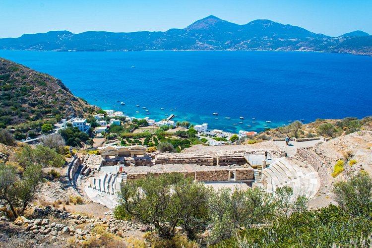 L'ancien théâtre romain et les catacombes de Tripiti