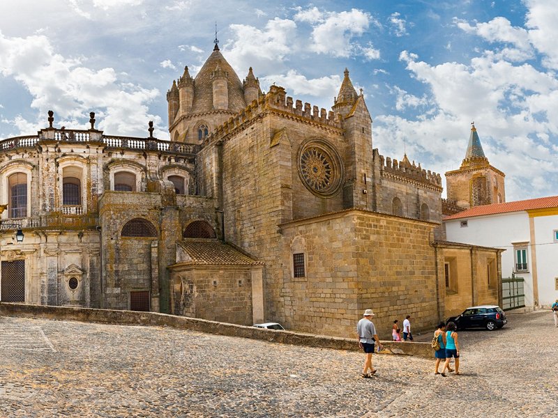 Évora