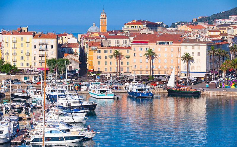 Sillonner la ville d'Ajaccio en bus