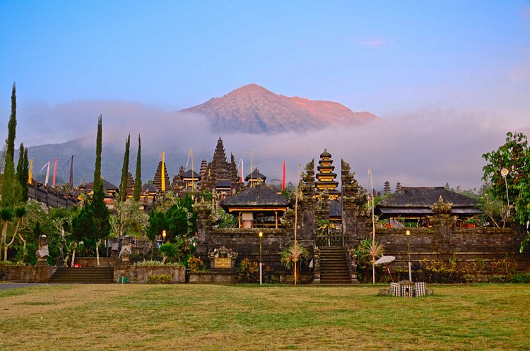 Mont Agung et le temple Besakih