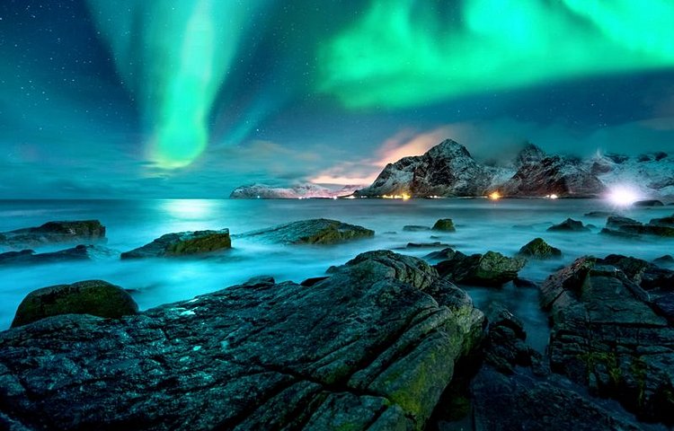 Aurores boréales sur les îles Lofoten 
