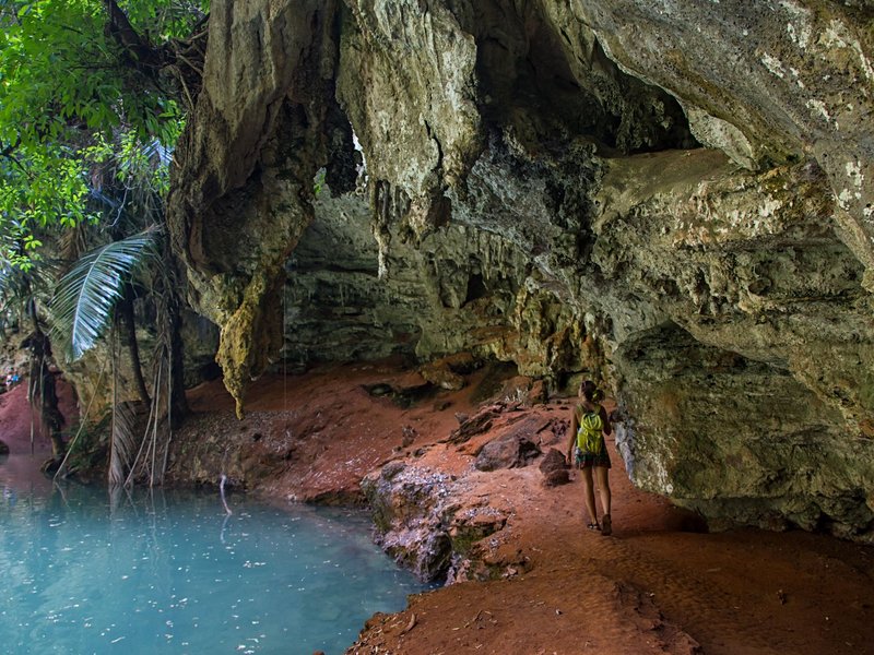 Explorer la grotte de Hinagdanan