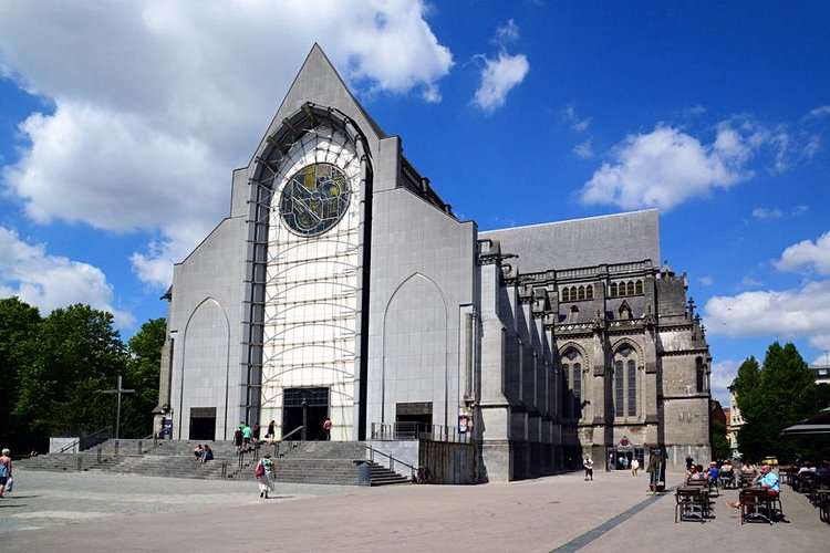 La cathédrale Notre-Dame-de-la-Treille : quand la modernité se mêle au passé