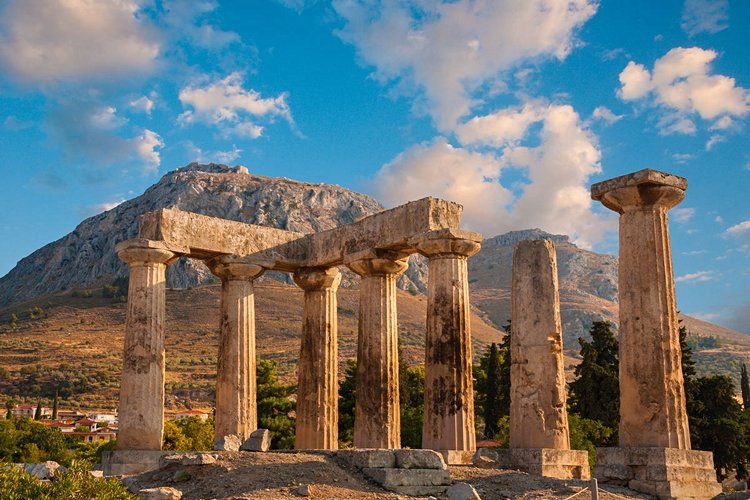 L'ancienne Corinthe, son agora et le temple d'Apollon 2