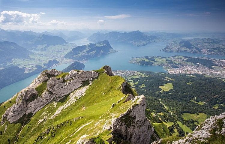 Le mont Pilatus, pour une vue magnifique sur la région, accessible via un petit train à crémaillère le plus raide du monde…