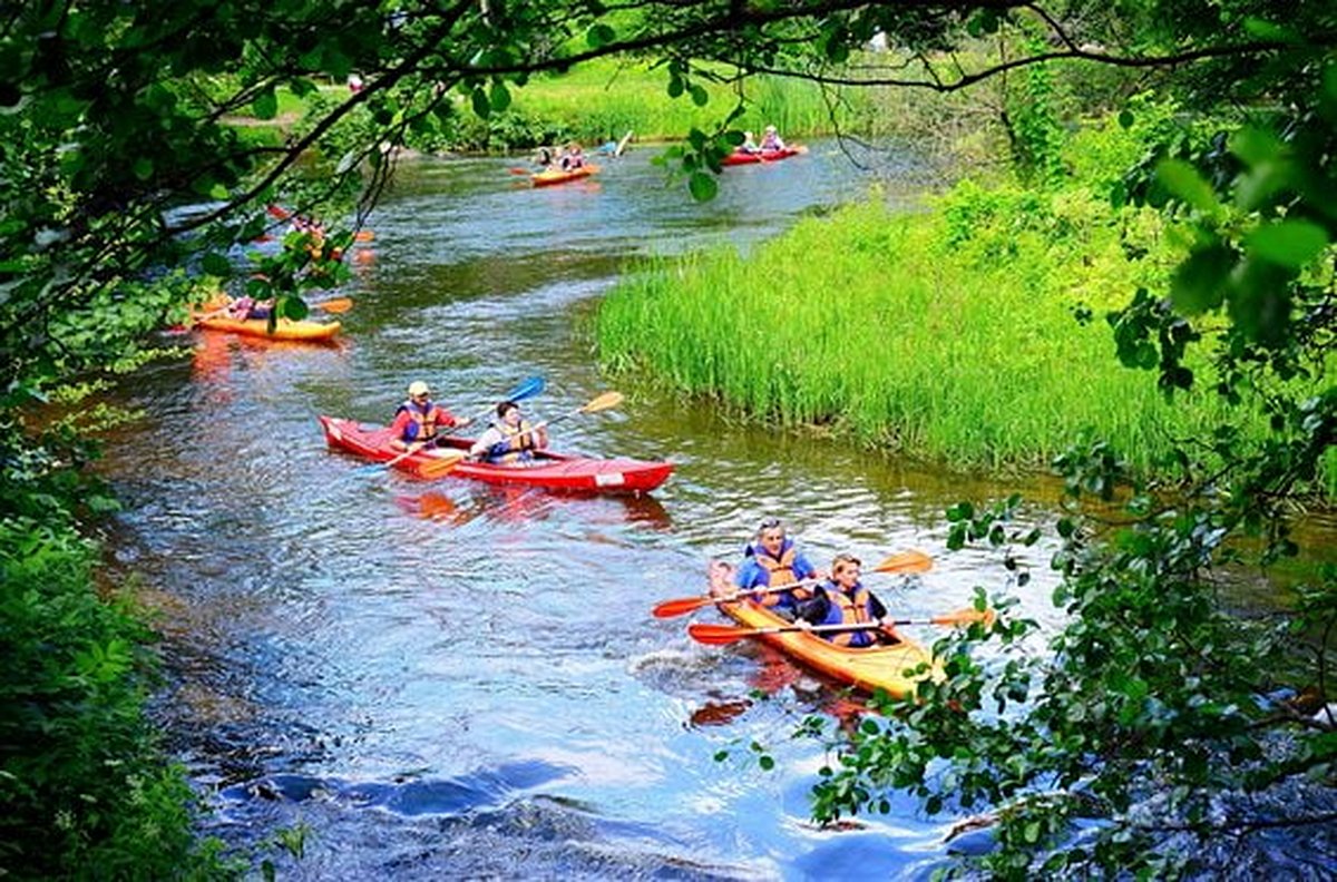 Naviguer sur les lacs en canoë kayak