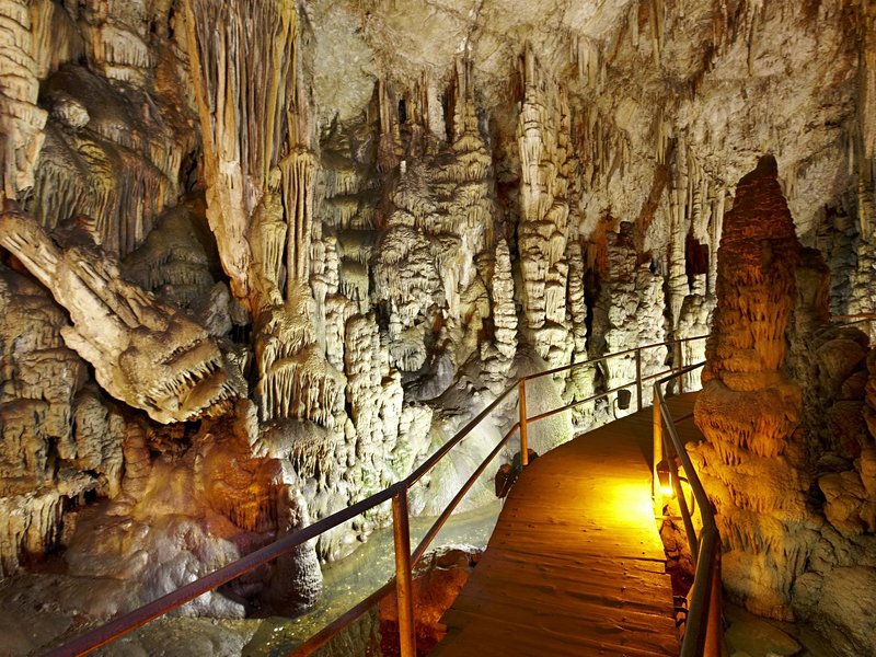 Grotte de Dikteon