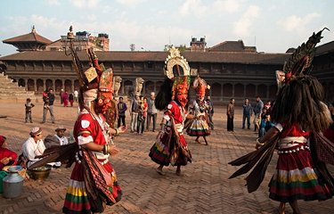 Danse pour la célébration du Nouvel An népalais