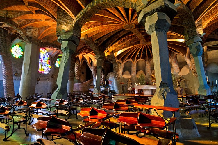 La crypte de la colonia Güell