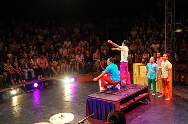 Se divertir avec un spectacle de cirque cambodgien