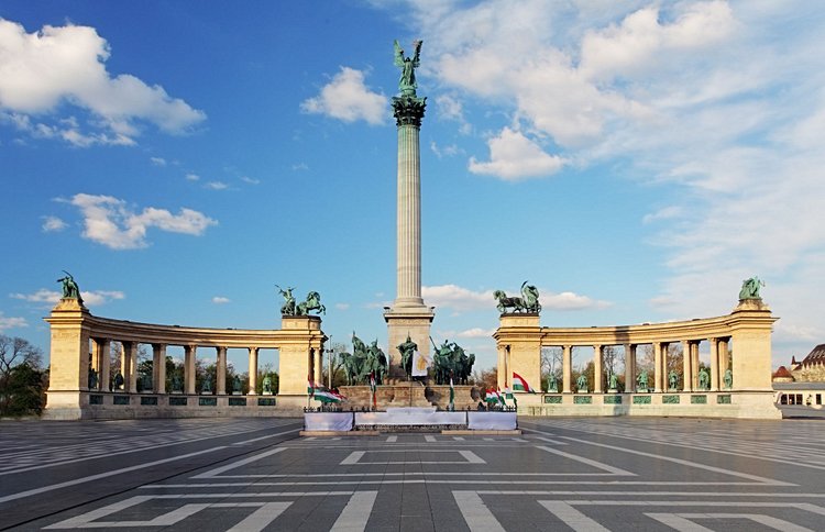 La place des Héros et l’avenue Andrássy