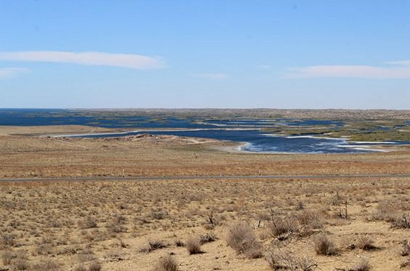 Nager dans le lac Aydar