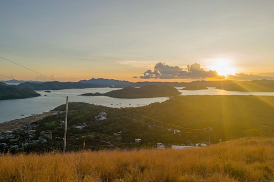 Admirer le coucher de soleil depuis le Mont Tapyas (Coron)