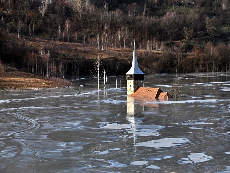 Les ruines fières du village de Geamana