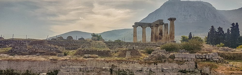 L'ancienne Corinthe, son agora et le temple d'Apollon