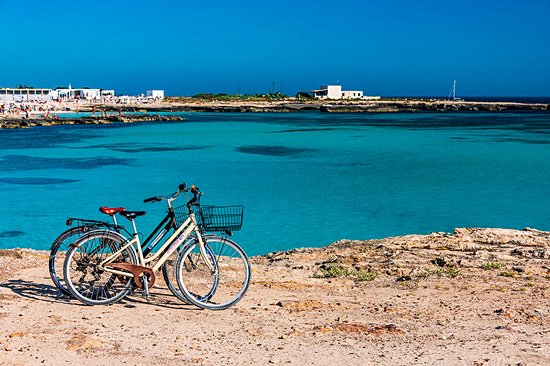 Balade à vélo le long de la côte sicilienne, parmi les ruines grecques