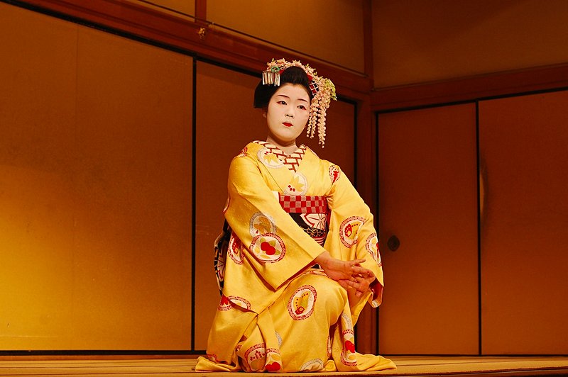 Reflets de Kyoto, la grâce et la beauté des Maikos en Mouvement