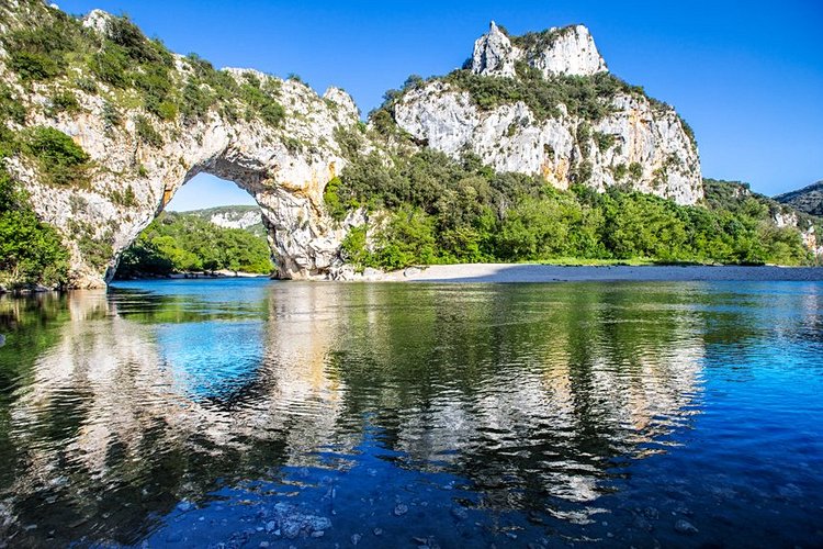 Les gorges de l'Ardèche et le pont d'Arc : la nature sculptée