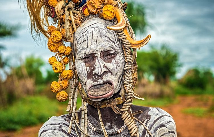 Les Mursis, habitants semi-nomades du sud de l'Ethiopie
