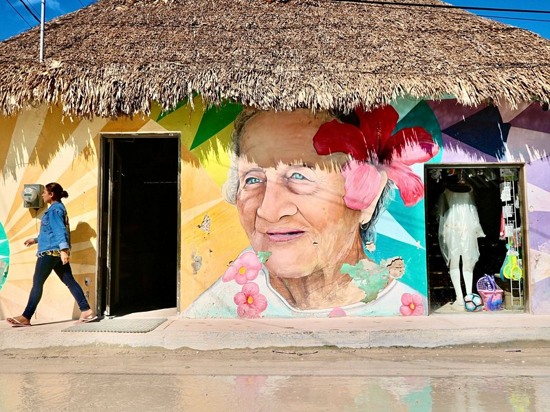 Apprécier le street-art du village