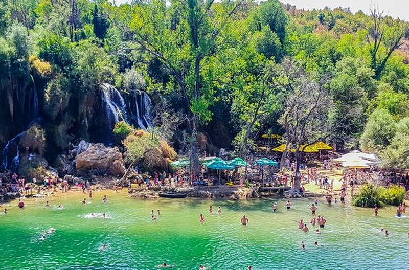 Se baigner dans les magnifiques chutes de Kravice