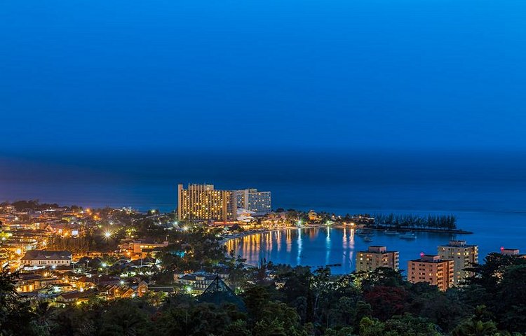 Ocho Rios de nuit